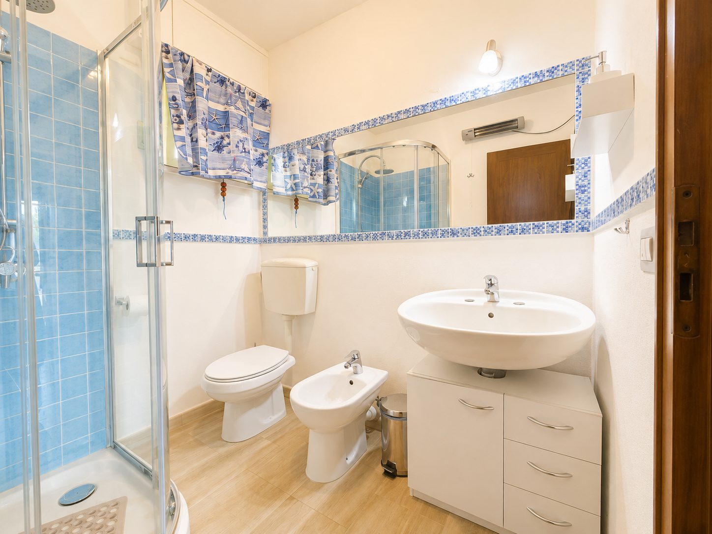 Vesuvio — bagno con doccia